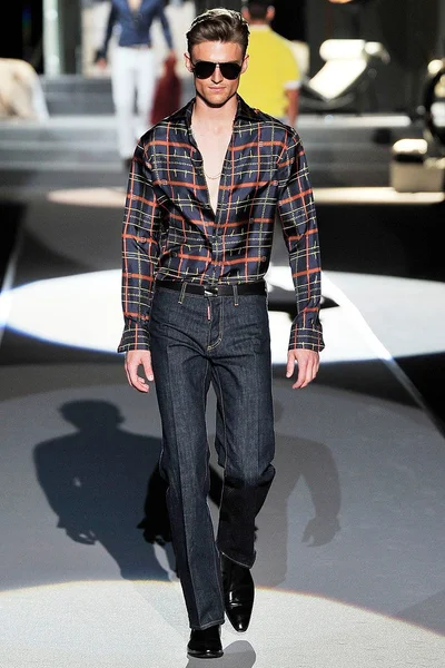 Look 30